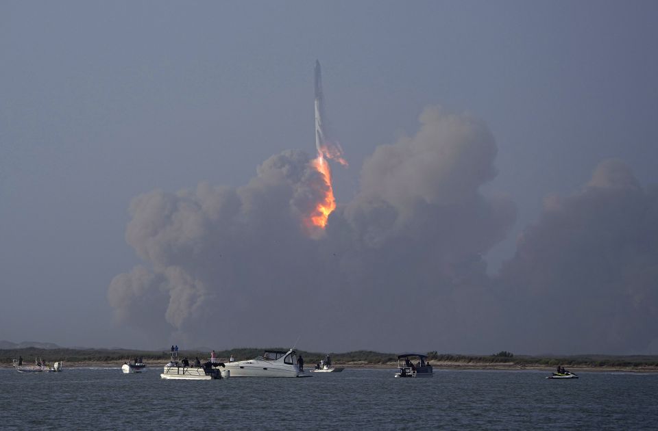 Raketa Staršip kompanije SpejsEks eksplodirala posle poletanja 