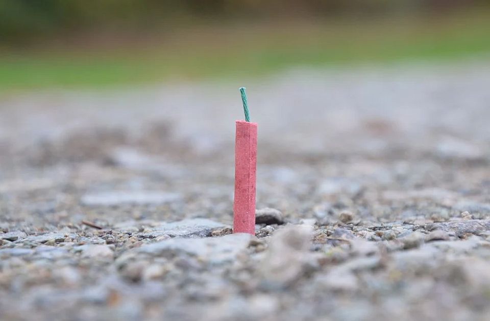 Na sve strane pucale petarde, deca ostajala bez prstiju, a nema ni jedne prijave