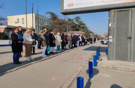 FOTO, VIDEO: Zaposleni u KCV-u i danas sa 15 minuta tišine odali počast stradalima