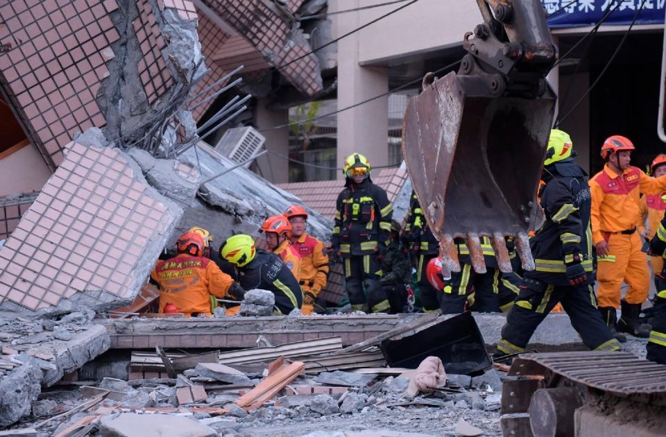 Novi zemljotres pogodio Tajvan: Urušila se zgrada, građani zarobljeni