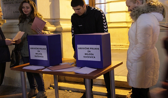 FOTO: Sa protesta u Novom Sadu poručeno da je pretplata 