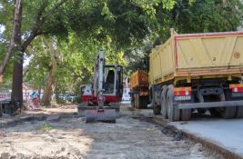 Rekonstruiše se parking u Fruškogorskoj, radi se i kraća pešačka staza ka dečijem igralištu