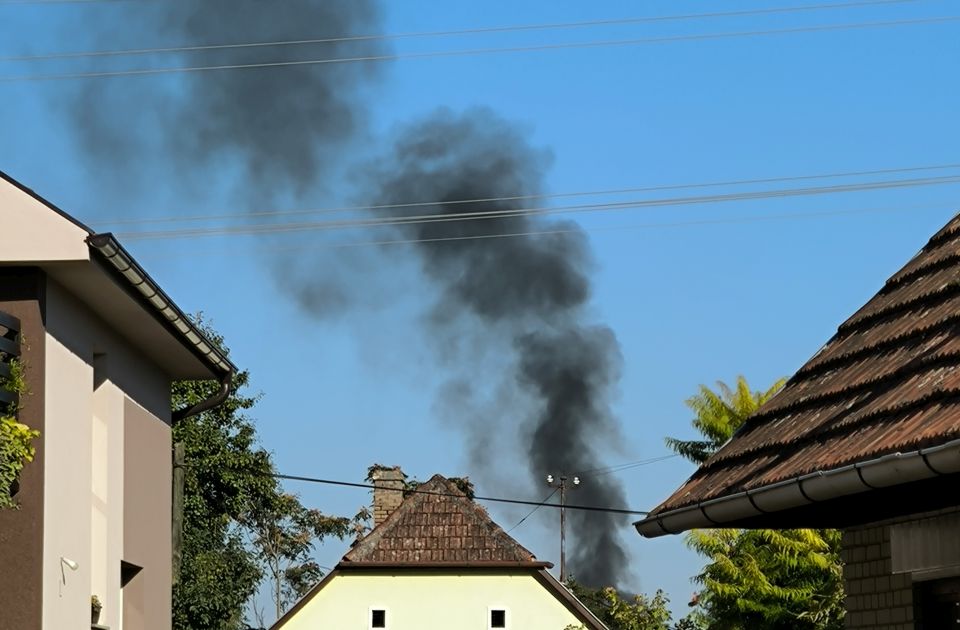 Gori deponija u Bačkom Petrovcu: Meštani ne otvaraju prozore zbog dima