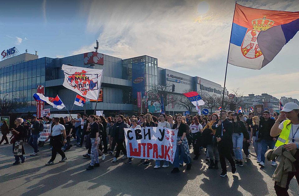 Generalni štrajk u Novom Sadu: Završen veliki protest - građani pozvani u Beograd 15. marta