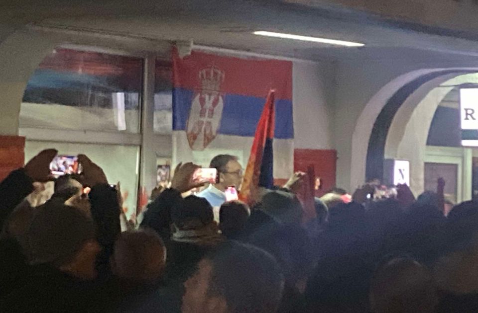 Udruženje "Srpska Sparta" bilo ispred prostorija SNS u Novom Sadu: Šta se zna o njima?