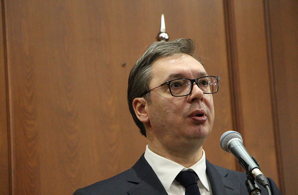 Vučić najavio još jedan sastanak sa Makronom, neće razgovarati sa Kurtijem u Parizu