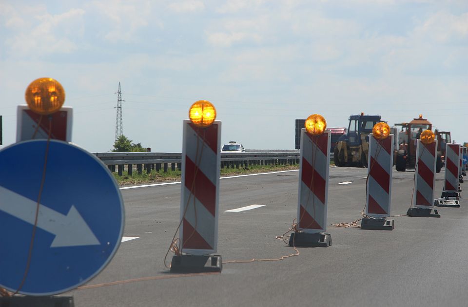 Produžena zabrana saobraćaja na deonici Golubinci - Stara Pazova centar