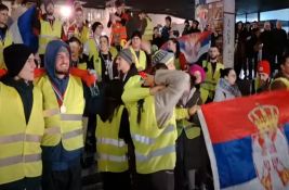 VIDEO Novosadski studenti stigli u Beograd: Crveni tepih na Studentskom trgu