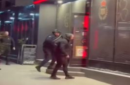 VIDEO Policijska akcija u kladionici na Bulevaru oslobođenja - pogledajte kako uleću u objekat