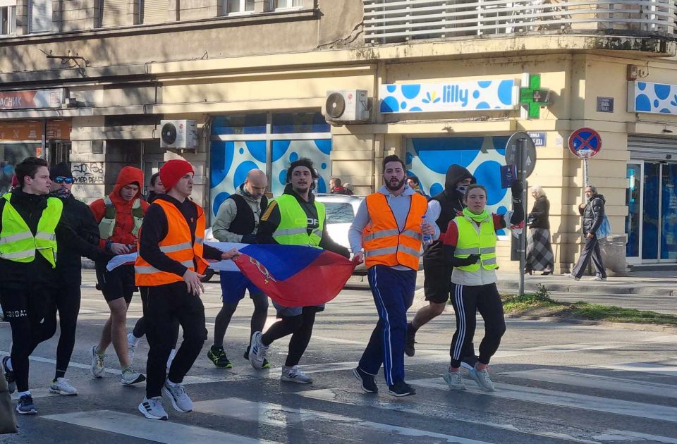 FOTO, VIDEO: Novosadski studenti sa Železničke stanice počeli štafetno trčanje do Beograda