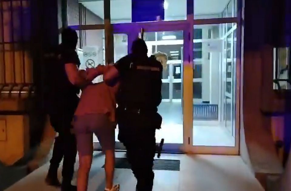 VIDEO: Uz pretnju pištoljem opljačkao menjačnicu na Bulevaru oslobođenja