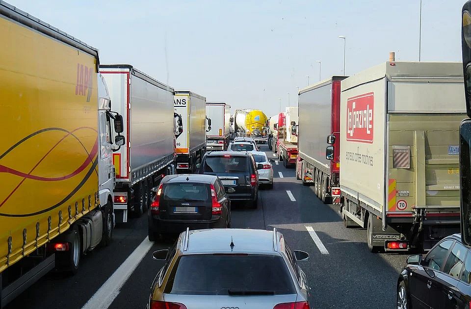 Gužve na putevima, kilometarske kolone na auto-putu "Miloš Veliki"