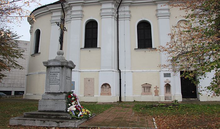 Lončar: Ima zaraženih sveštenih lica, ne znamo da li su se zarazili na službi