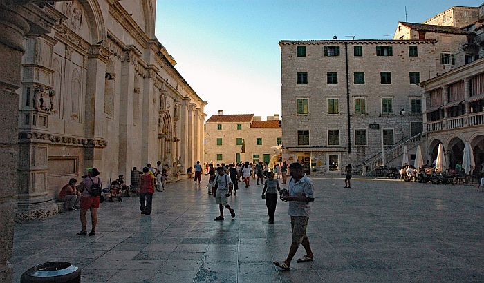 U Šibeniku ogorčeni zbog zabrane sušenja veša pod prozorima