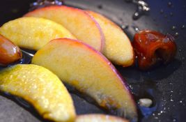 VIDEO: Na roštilju možete peći i voće - evo koje je najbolje za to