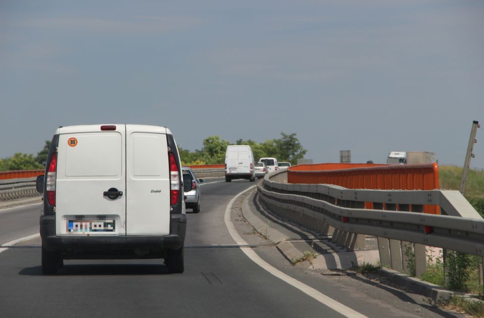 "3 sekunde ceo život": Pokrenuta kampanja za držanje bezbedne distance među vozilima