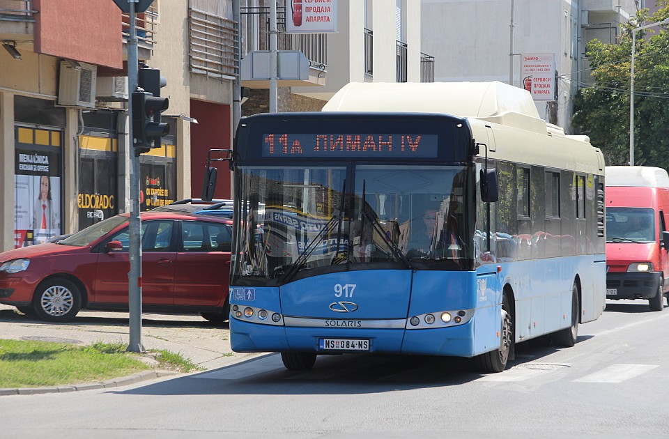 VIDEO: "Racionalni" red vožnje GSP-a, autobus toliko pun da ne može ni da se uđe