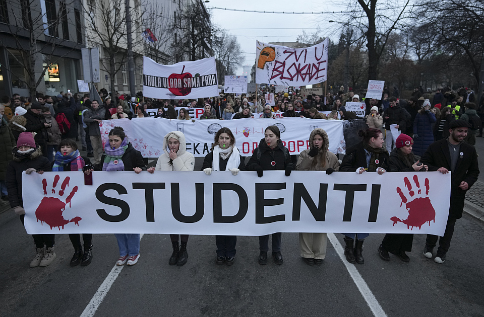 VIDEO "Bitno je da imaš (u)stav": Održan protest ispred Ustavnog suda u Beogradu