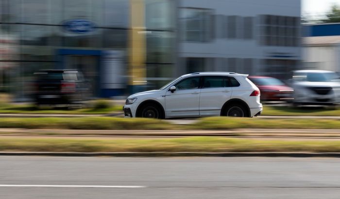 Hrvatska: Vozilo nemačkih tablica zaletelo se u policajca, dvoje privedeno