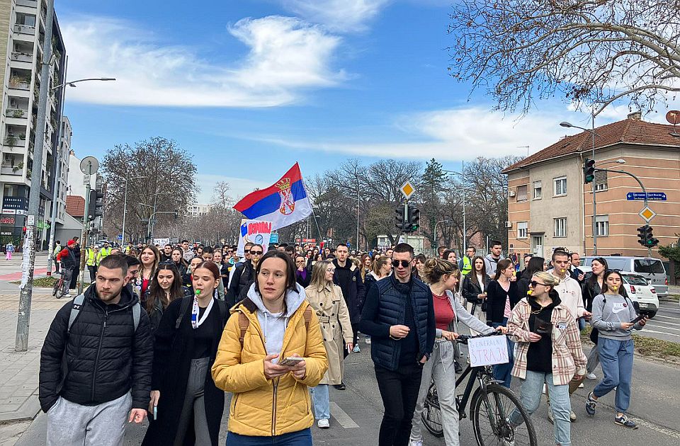 Novosađani se preko Vibera pripremaju za zborove - prave se zajednice