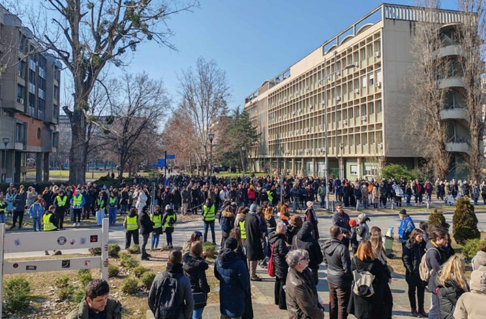 VIDEO Studentska KoMora: Studentima u kampusu pretio stariji muškarac