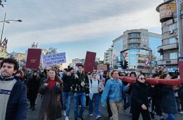 UŽIVO VIDEO Protest ispred BIA u Novom Sadu: Studenti i građani se okupljaju