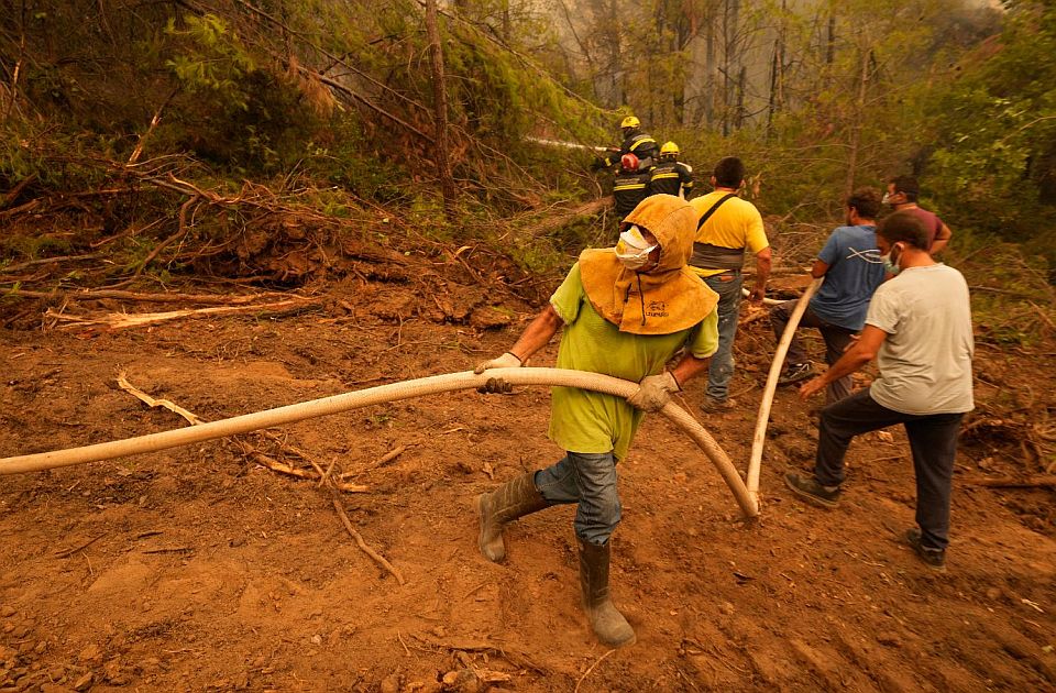 Požari i u Albaniji, ugrožena naseljena mesta