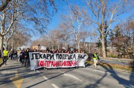 UŽIVO: Studenti marširaju ka Institutu u Sremskoj Kamenici - protiv maligniteta institucija