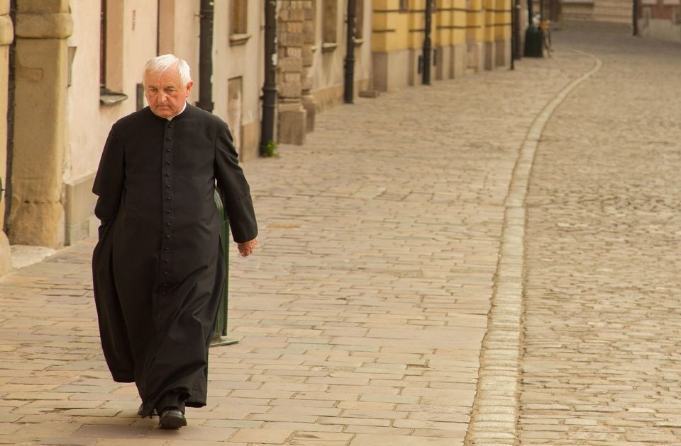 Nestašica sveštenika u Evropi: Nedovoljno plaćeni, sagorevaju na poslu i nemaju podršku