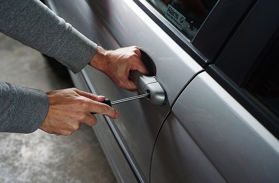 Muzičar pokraden u Novom Sadu - iz automobila mu odneseno pola opreme