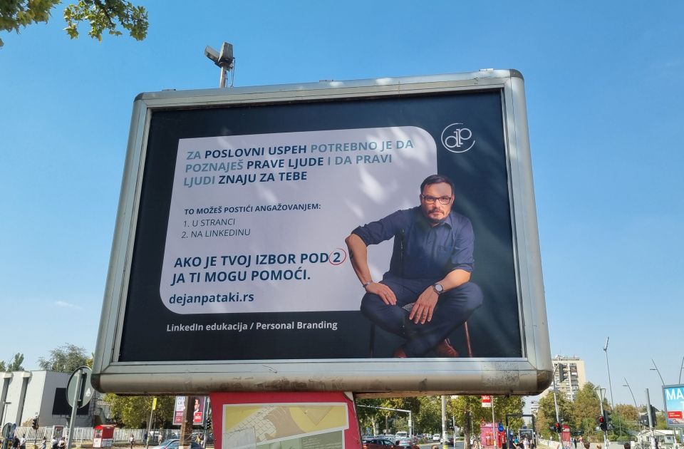 Bilbord u Novom Sadu privukao pažnju: Ili stranka ili LinkedIN - šta vam treba za poslovni uspeh