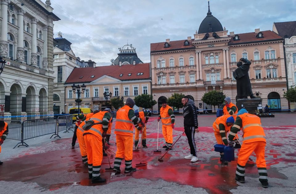 FOTO, VIDEO: I ovog puta ekspresno čišćenje trga od "krvavih tragova"