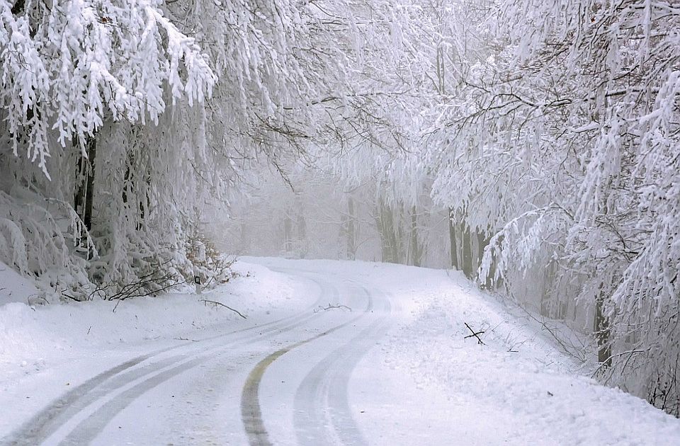 Na Kopaoniku 36 centimetara snega, vidljivost smanjena zbog magle