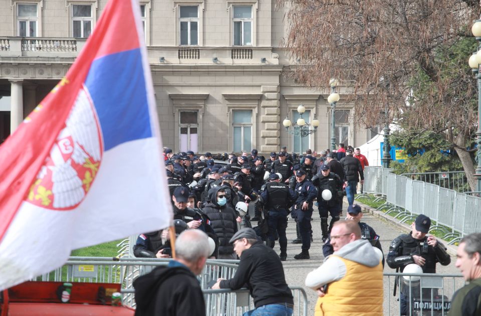 UŽIVO "15. za 15" danas u Beogradu: Građani se okupljaju širom grada, drugi putuju na skup