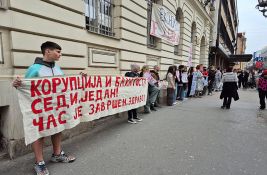 Počeo protest podrške maturantima u blokadi Ekonomske škole, stigli i bajkeri