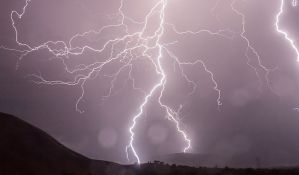 Meteorolozi upozoravaju: Krajem dana mogući pljuskovi sa grmljavinom