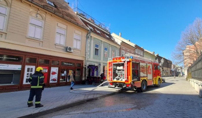 FOTO: Požar u restoranu u centru Novog Sada