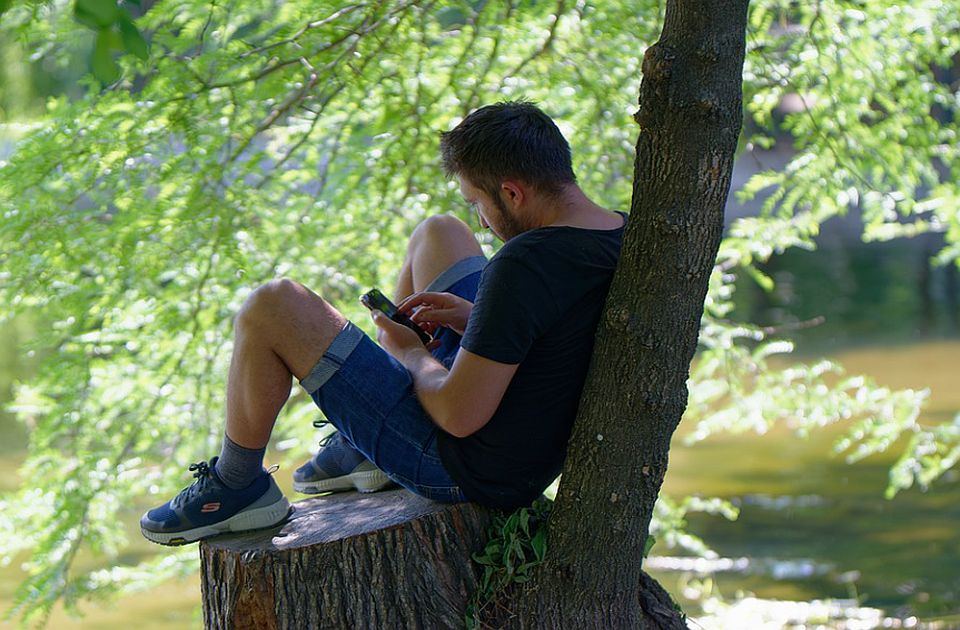 U Srbiji 200 hiljada mladih nevidljivo za sistem, nema posao i nije na doškolovavanju 