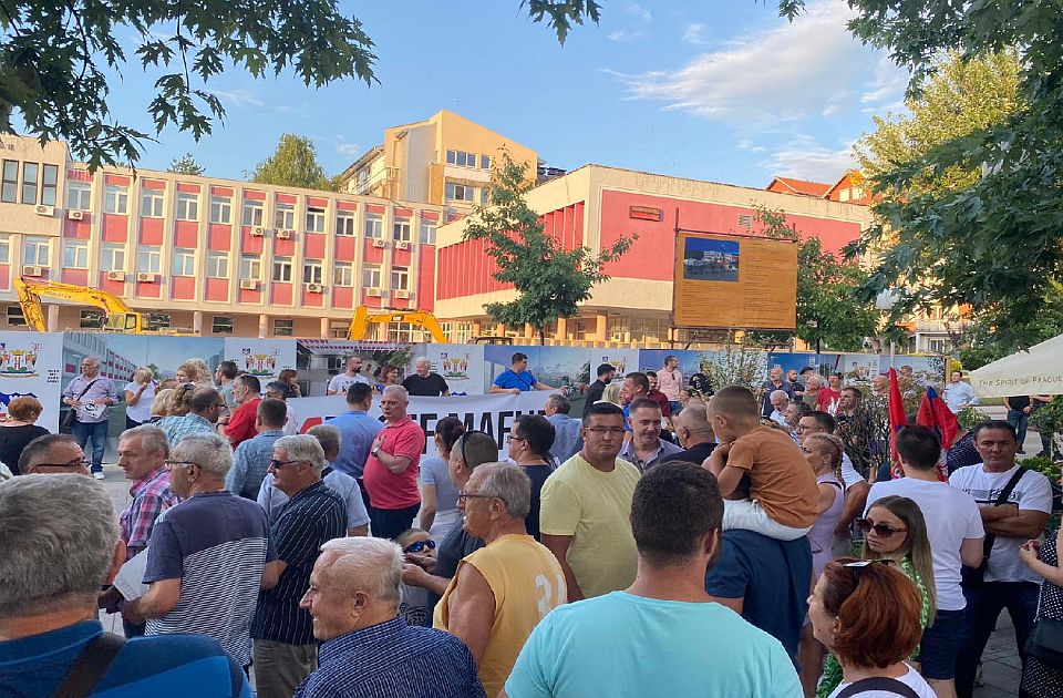 FOTO: Građani u Lazarevcu protestovali zbog nestašice vode