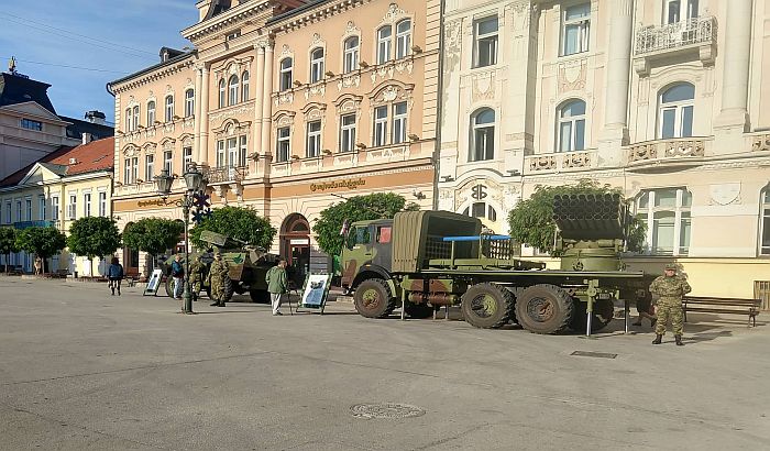 FOTO: Vojska Srbije danas i sutra na Trgu slobode predstavlja svoju opremu