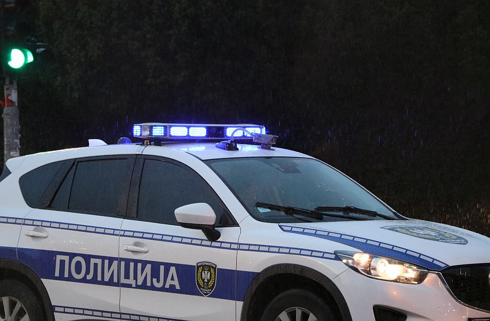 Maloletnik u Beogradu pao sa krova automobila u pokretu i poginuo