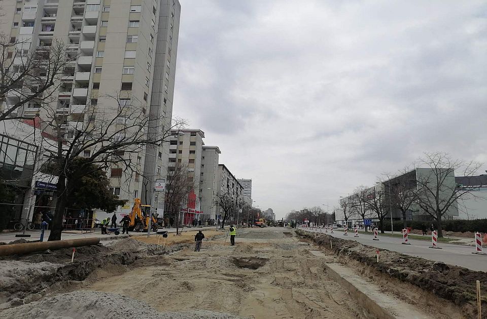 Napreduju radovi na kružnom toku na Bulevaru cara Lazara, apel građanima da izbegavaju saobraćajnicu