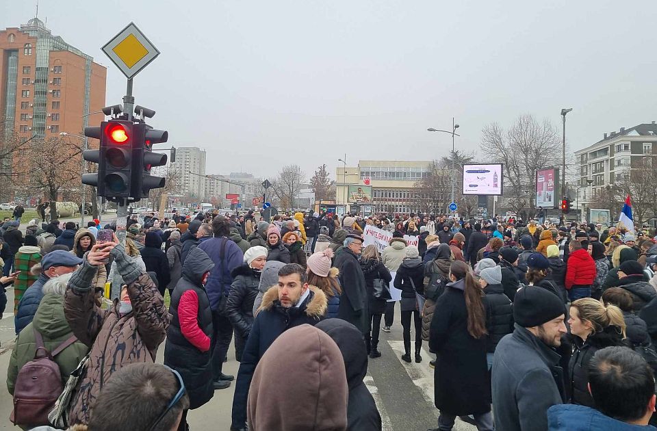 FOTO, VIDEO: Novi Sad zastao na 15 minuta i ovog petka