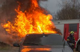 VIDEO Električni automobil se zapalio u garaži: 23 ljudi završilo u bolnici, oštećeno 140 vozila