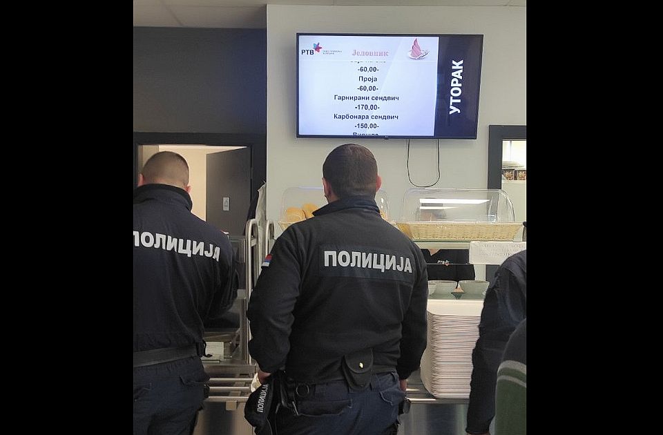 FOTO Sindikati RTV-a pitaju Dačića: Zašto su policijske snage duže od mesec dana u našoj zgradi?