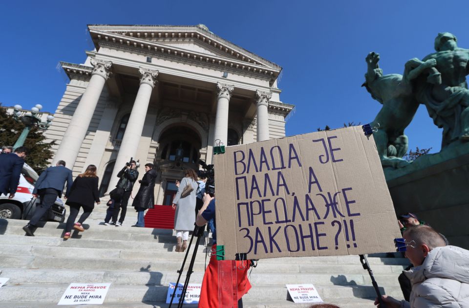 Dojava o bombi u Skupštini bila lažna; Tepić sumnja u dojavu: Mogli su da preoru naše kancelarije