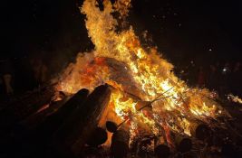 FOTO, VIDEO: U Zrenjaninu u tišini goreo 