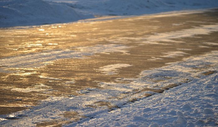 AMSS: Oprez zbog poledice i mogućih odrona