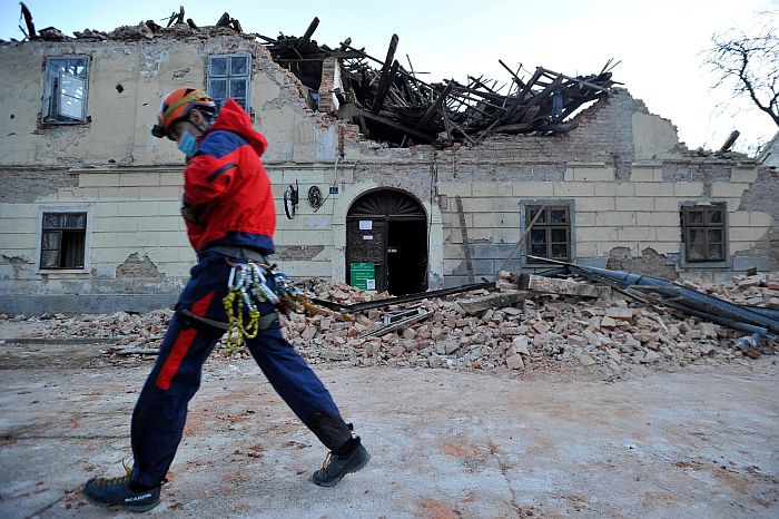 Dvadesetak naknadnih potresa u Hrvatskoj, 500 spasilaca traga za zarobljenima u ruševinama
