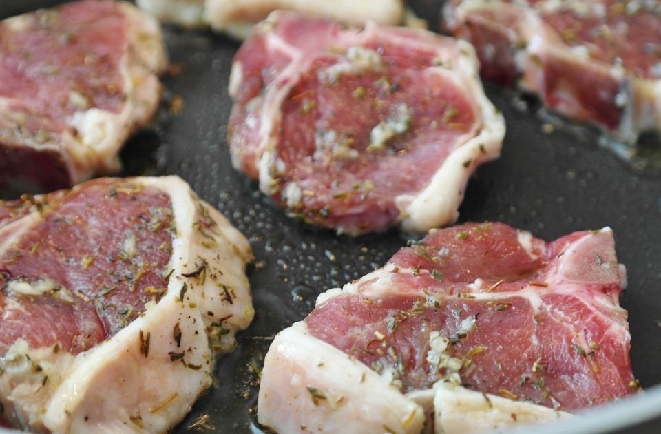 Muškarac u Teksasu dirao meso jagnjeta koje je iznenada uginulo i zarazio se antraksom 
